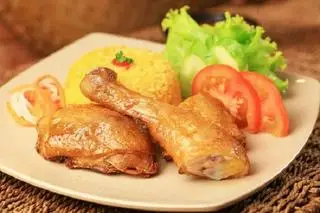 Hình ảnh Cơm gà xối mỡ góc 1/4