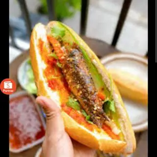 Hình ảnh Bánh mì cá nục kho