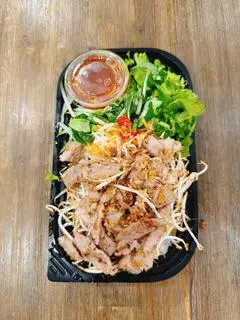 Hình ảnh Bún thịt xào - không chả giò tô đặc biệt