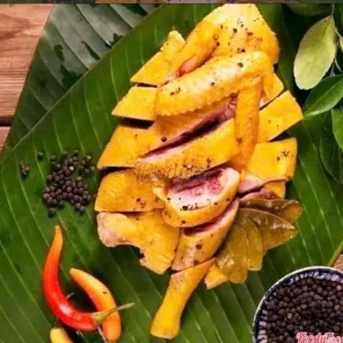 Hình ảnh 1/2 Gà Ủ Muối kèm nước sốt đỉnh nóc kịch trần (7)