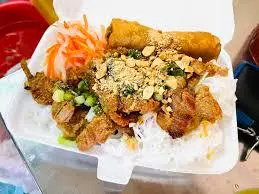 Hình ảnh Bún thịt xiên quay - chả giò