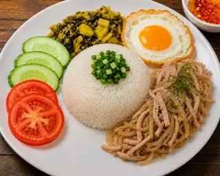 Hình ảnh Cơm sườn bì trứng ốp la