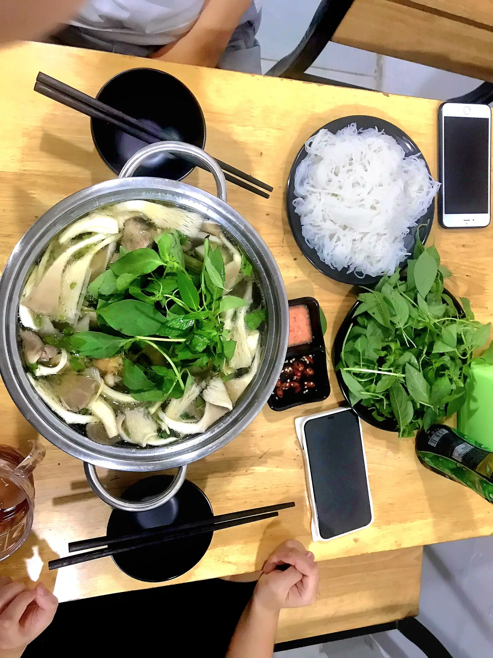 Hình ảnh Lẩu gà lá é - Size to 4 người