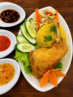 Hình ảnh Cơm gà xối mỡ - Truyền thống