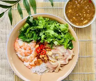 Hình ảnh bún mắm nêm thập cẩm ( tai heo, tôm và thịt)