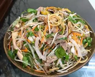 Hình ảnh GỎI GÀ XÉ 1/2 CON