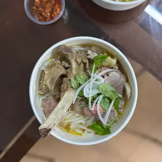 Hình ảnh Bún bò đầy đủ