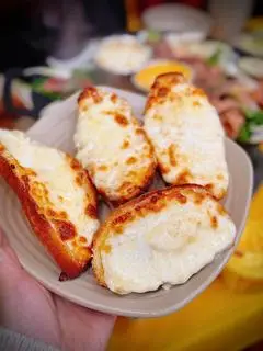 Hình ảnh Bánh mỳ bơ phomai