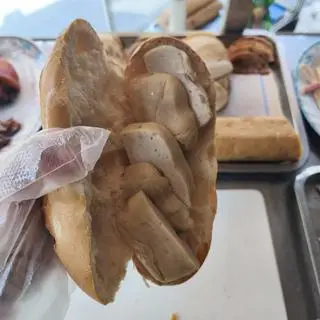 Hình ảnh Bánh mì chả lụa
