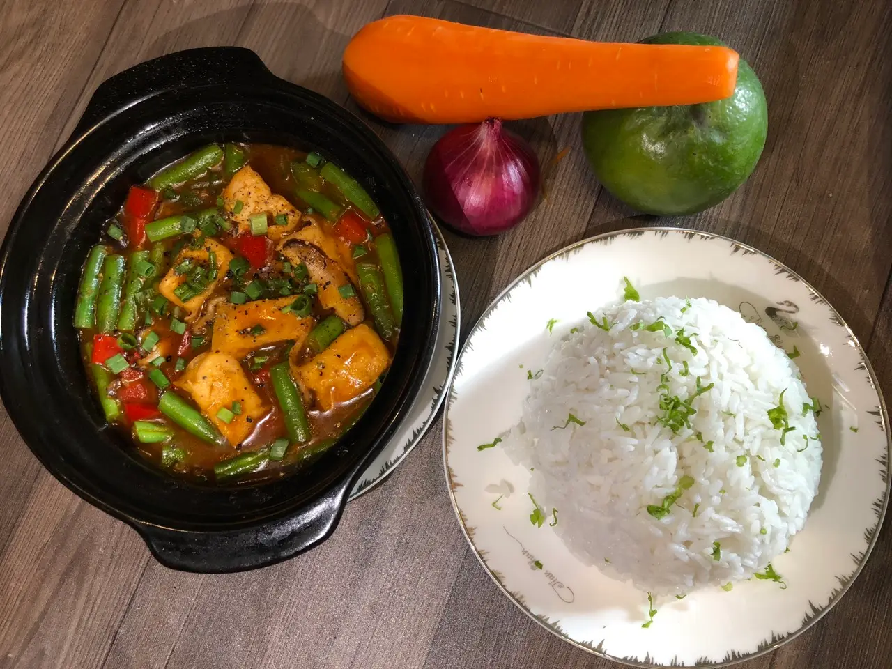 Hình ảnh F7. Tamarind tofu served with rice.( cơm đậu hủ sốt me )