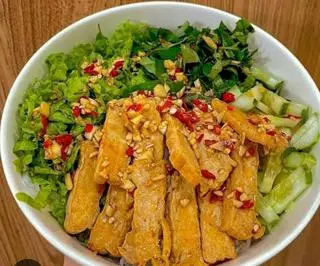 Hình ảnh bún đậu hũ nước tương + rau sống 