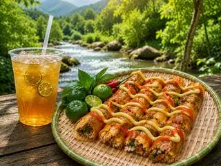 Hình ảnh combo bánh tráng cuộn trứng + ly trà tắc thơm ngon 