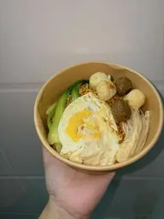 Hình ảnh Mì Trộn cá viên trứng