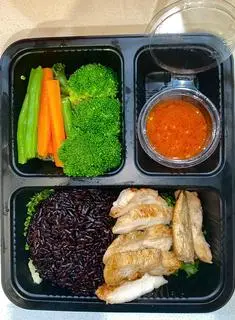Hình ảnh Cơm gạo lứt + ức gà