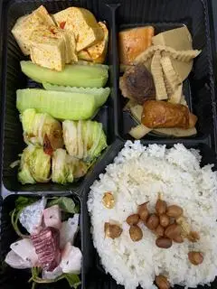 Hình ảnh Cơm suất ngon đặc biệt kèm canh rong biển 
