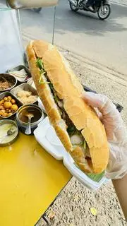 Hình ảnh Bánh mì thịt xá xíu 