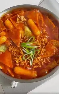 Hình ảnh Tokbokki Thập Cẩm + Mì