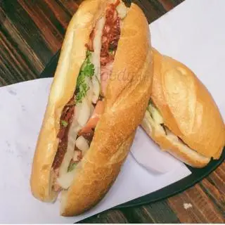 Hình ảnh Bánh Mì Xúc Xích Bò Khô