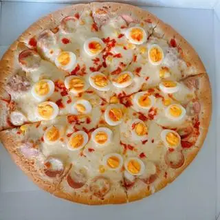 Hình ảnh Pizza xúc xích mix trứng cút
