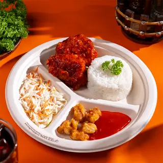 Hình ảnh Cơm Gà Không Xương Phủ Xốt