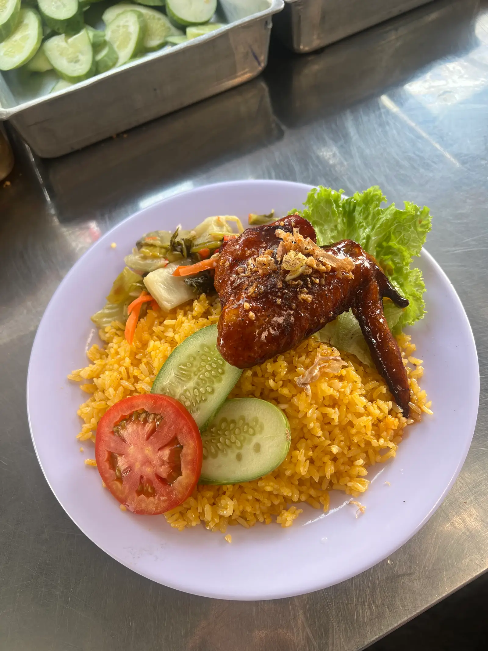 Hình ảnh Cơm gà xối mỡ (1cánh)