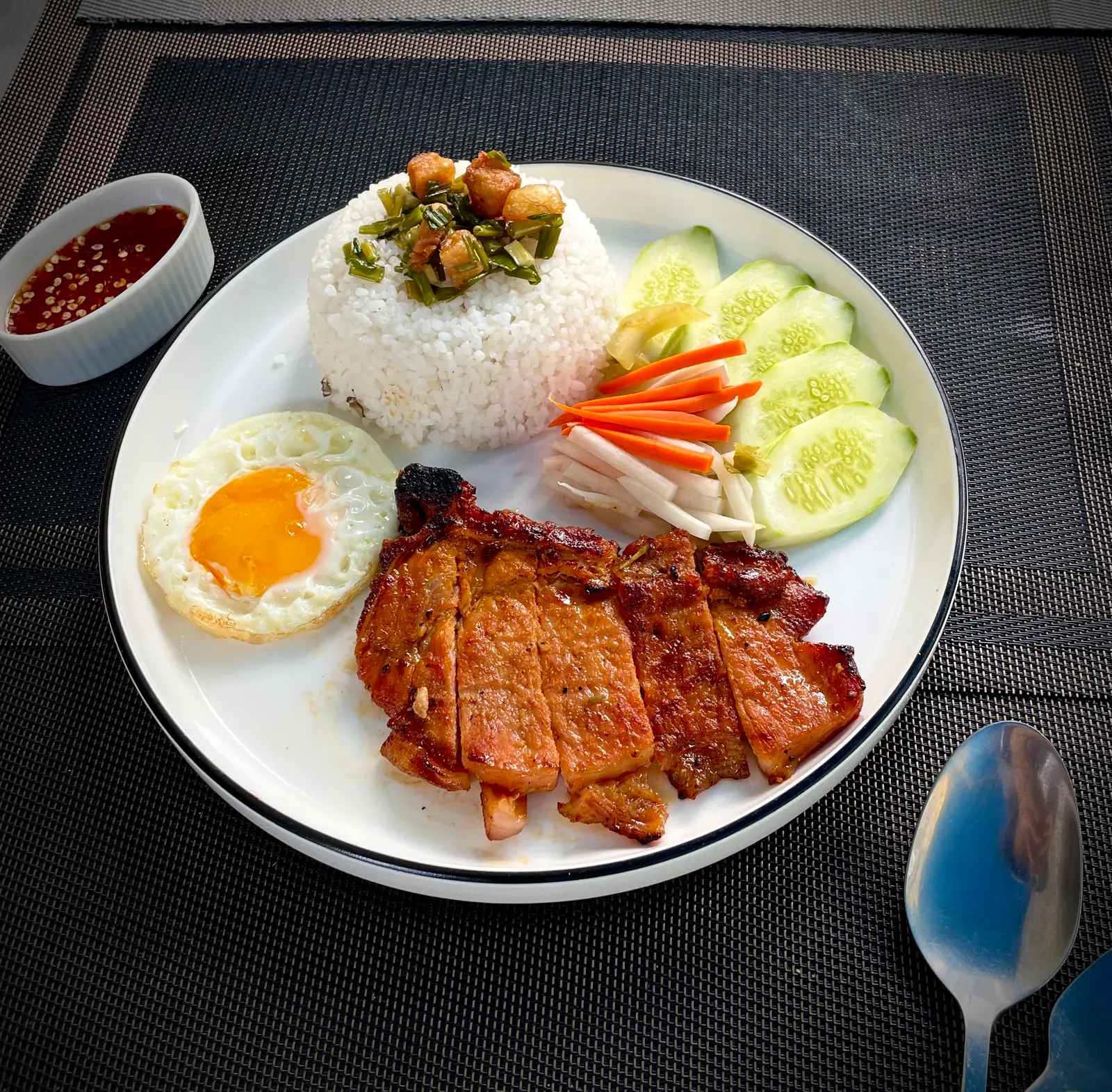 Hình ảnh CƠM TẤM SƯỜN- ỐP LA
