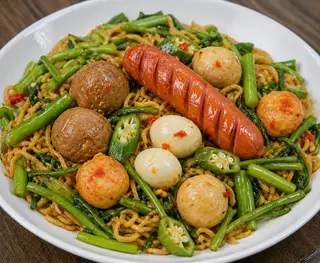 Hình ảnh Mỳ Trộn Đặc Biệt 49k siêu ngon 1 xúc xích , 2 bò viên, 2 cá viên, 2 tôm viên ,2 trứng cút