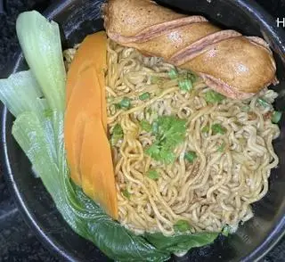 Hình ảnh Mì trộn Indo xúc xích