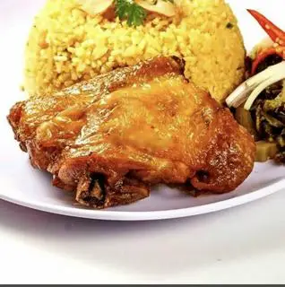Hình ảnh Cơm gà xối mỡ