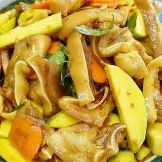 Hình ảnh Tai Heo Ủ Muối Sốt Thái