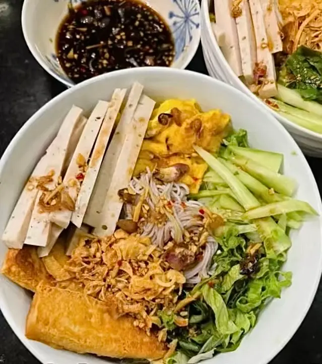Hình ảnh Bún nước tương chả lụa ( tặng ly coca)