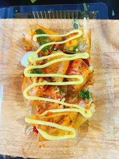 Hình ảnh Bánh tráng cuốn Bơ Trứng Cút