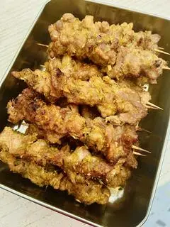Hình ảnh Heo xiên nướng sả