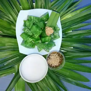 Hình ảnh BÁNH ĐÚC GÂN LÁ DỨA ( 1KG ) 