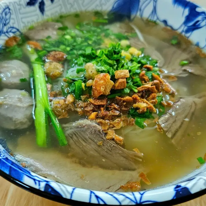 Hình ảnh Hủ tiếu nạm - gân - bò viên