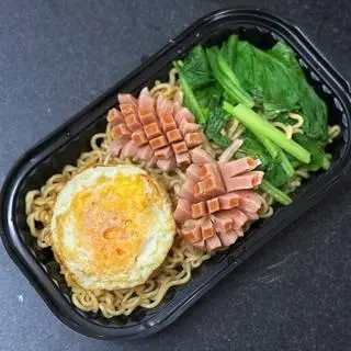 Hình ảnh Mì trộn indomie trứng xúc xích
