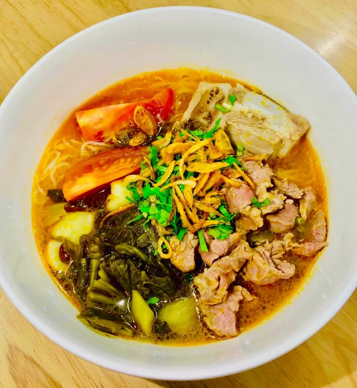 Hình ảnh Bún bò Úc cải chua