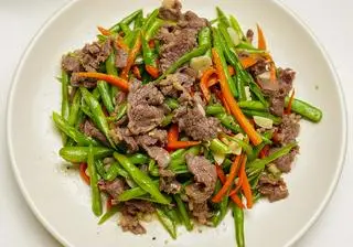 Hình ảnh Bò xào đậu que + đồ xào + canh 