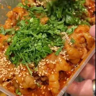 Hình ảnh Chân gà trộn sốt tứ xuyên 