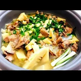 Hình ảnh Lẩu vịt nấu măng nhỏ