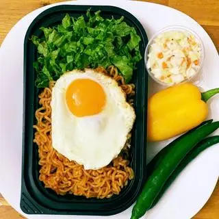 Hình ảnh Mì Korea trộn cay - trứng chiên