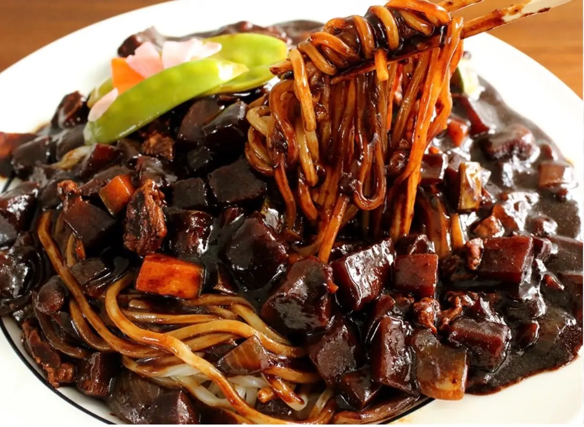 Hình ảnh Mỳ tương đen sốt thịt bò bằm