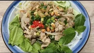 Hình ảnh Bún thịt xào thập cẩm