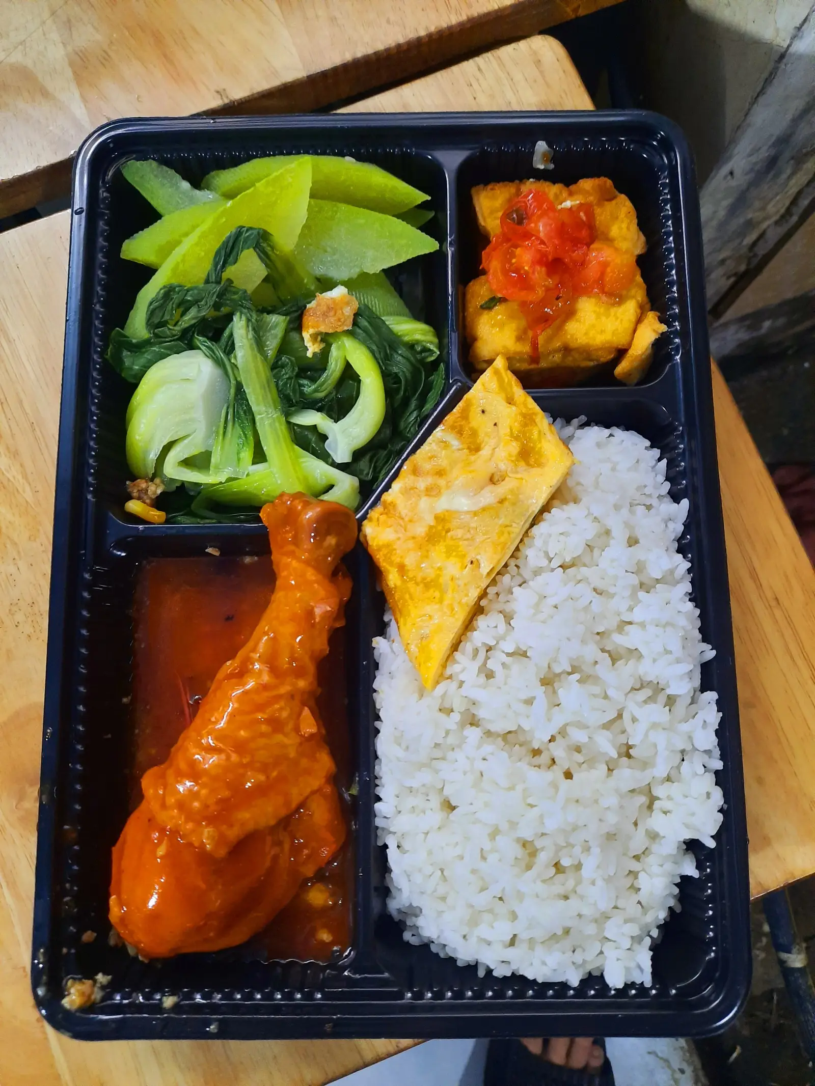 Hình ảnh Cơm đùi gà sốt chua ngọt
