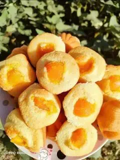 Hình ảnh bánh bông lan trứng muối mix phô mai + thơm( hộp 10c )