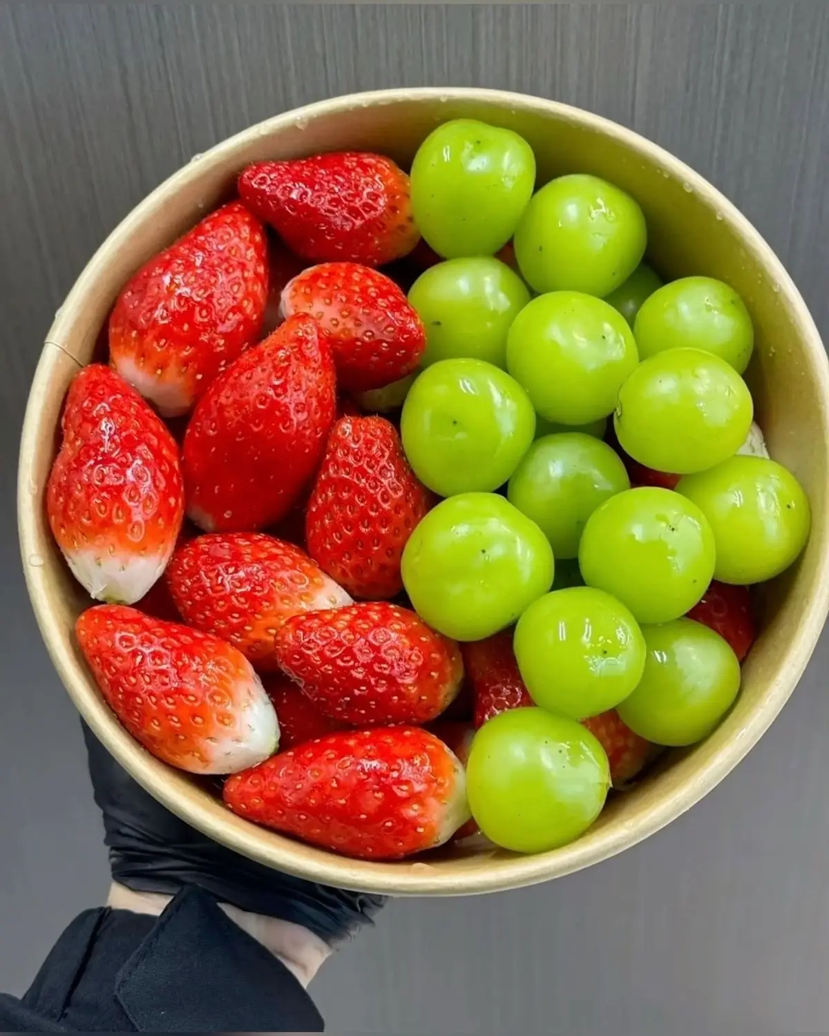 Hình ảnh Dâu tây mix nho mẫu đơn 