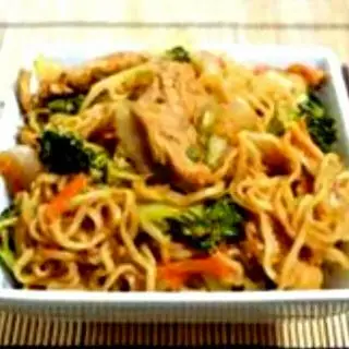 Hình ảnh Mỳ kool trộn thịt bò và rau củ - cỡ M
