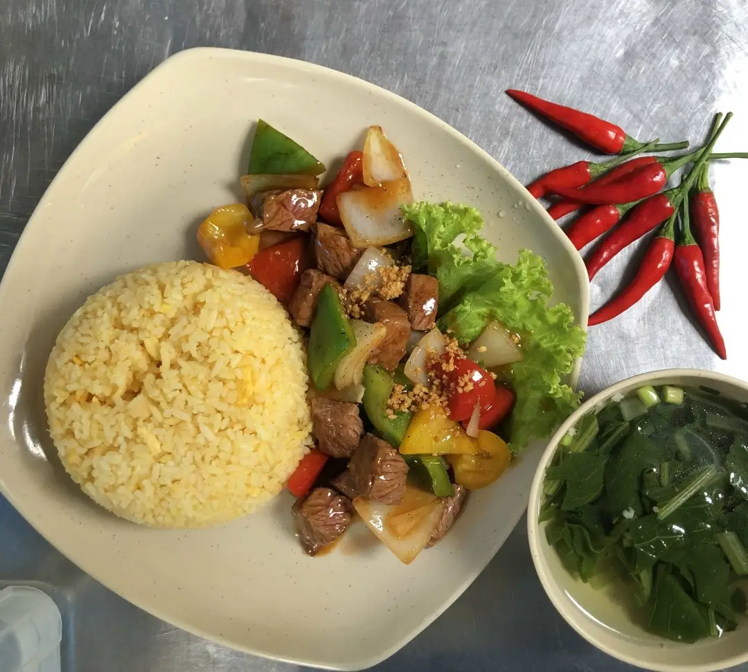Hình ảnh Cơm bò lúc lắc 