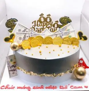 Hình ảnh bánh sinh nhật trang trí tiền tài (bánh dành cho 7-8 người ăn)