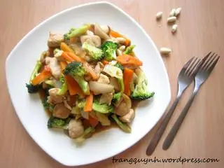Hình ảnh Cơm ức gà phile xào thập cẩm + canh rau